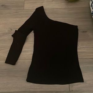 Fitted one shoulder sleeve shirt